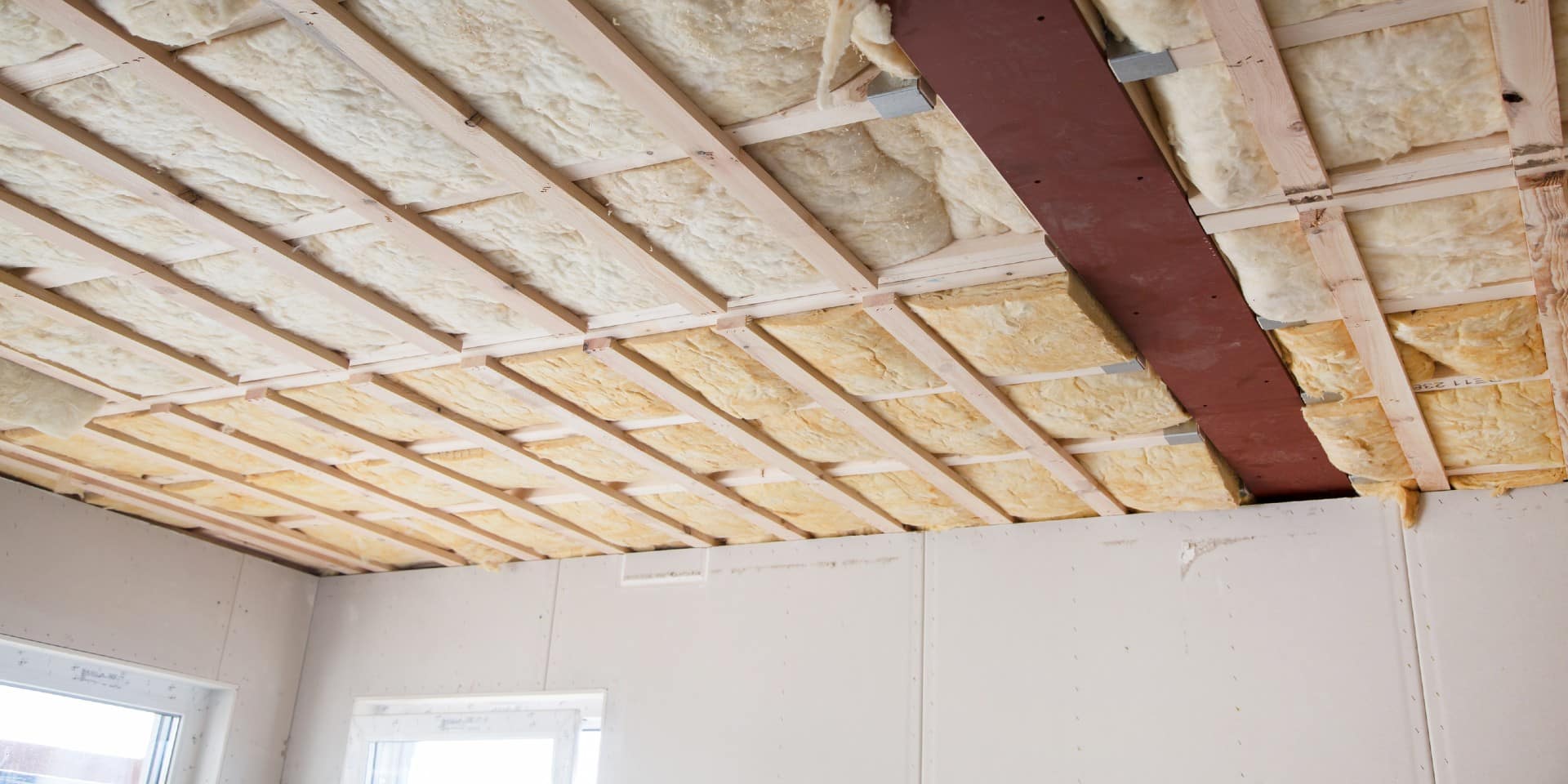 Comment isoler un plafond ? Méthodes et matériaux [+ prix]